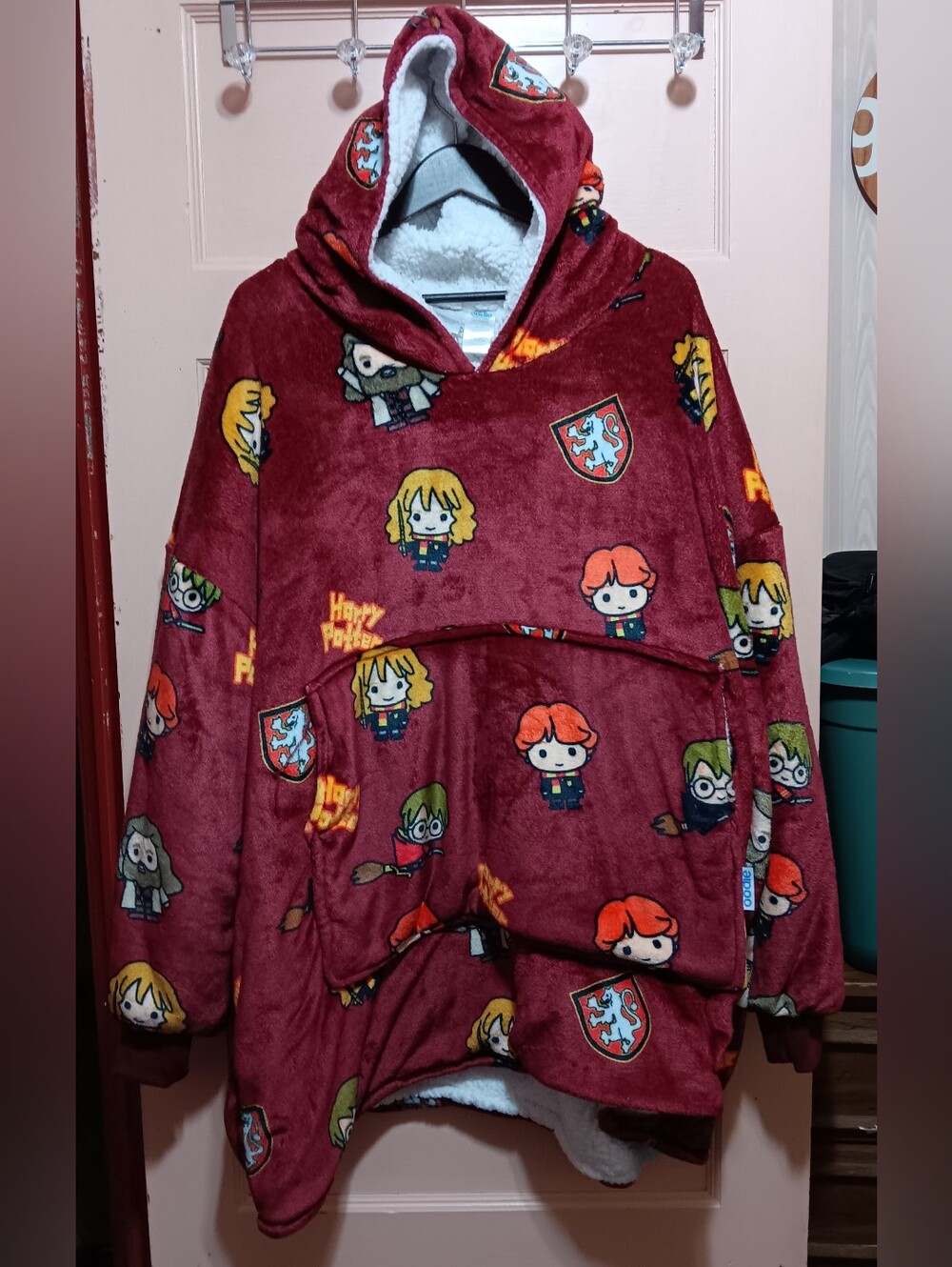Oodie Harry Potter Wearable Blanket - Sherpa-lined Kangaroo Pocket - Ages 14+